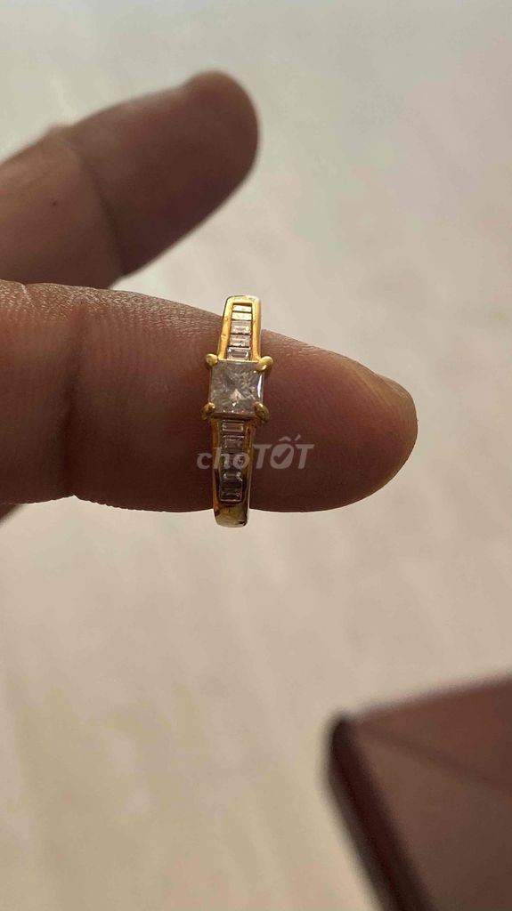 cần bán nhẫn nữ vang 14k, kim cương