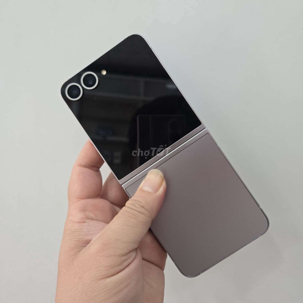 Samsung Galaxy Z Flip 6 256GB 99%. Mua bán Điện thoại tại Thành phố Thủ Đức Tp Hồ Chí Minh được đăng bởi HỮU NGHỊ hình 1