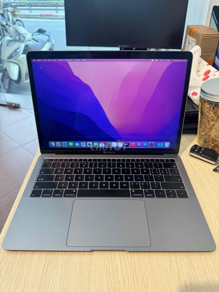 Apple Macbook Air 2018 i5 8GB/256GB Xám. Mua bán Laptop tại Quận Đống Đa Hà Nội được đăng bởi hanam80 hình 1