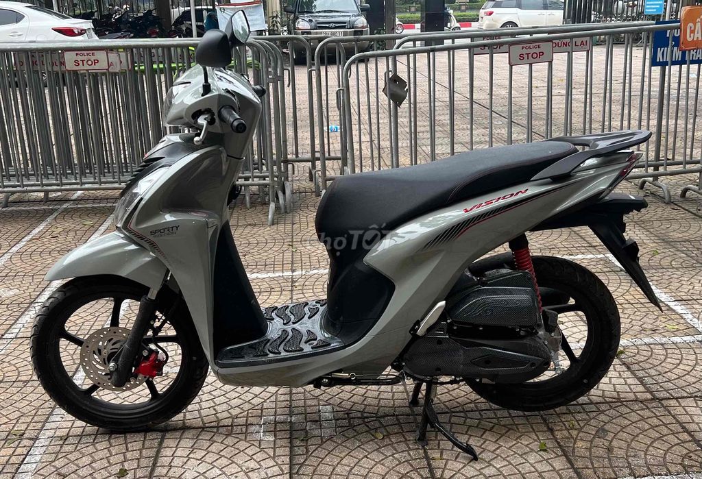 Bán xe Vision mầu Xám Xi măng. Mua bán Xe máy tại Quận Hà Đông Hà Nội được đăng bởi TRẦN CÔNG HÒA hình 5
