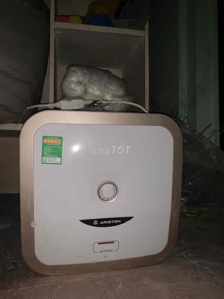 Máy nước nóng Ariston 30 lít Việt Nam Trắng. Mua bán Thiết bị vệ sinh, nhà tắm tại Quận Thanh Khê Đà Nẵng được đăng bởi Phong hình 1