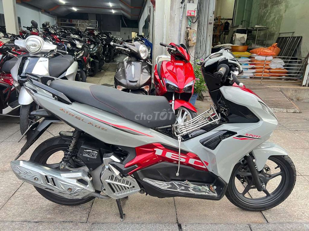 Honda Air Blade 125 2022 Серо-красный 90%