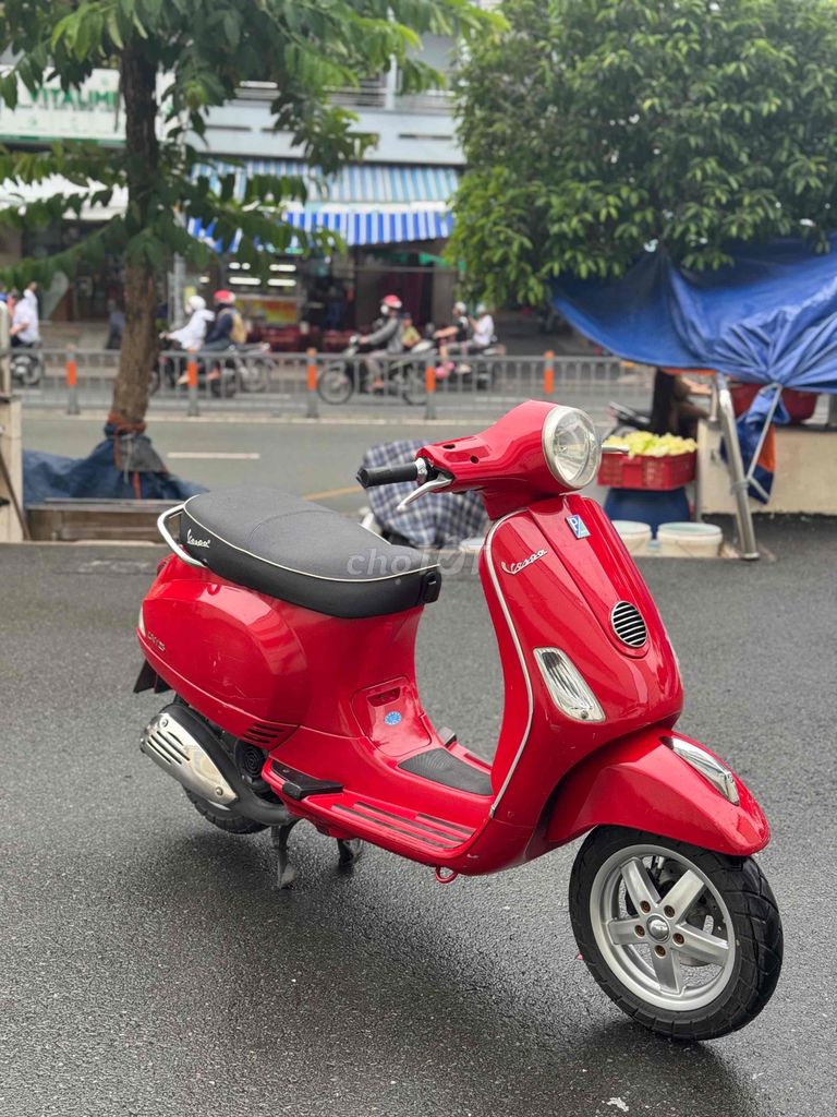 em cần bán xe vespa nhà đi