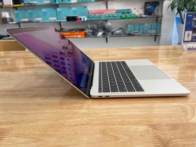 thanh lý  MacBook Pro 13 inch core i5 RAM 16GB