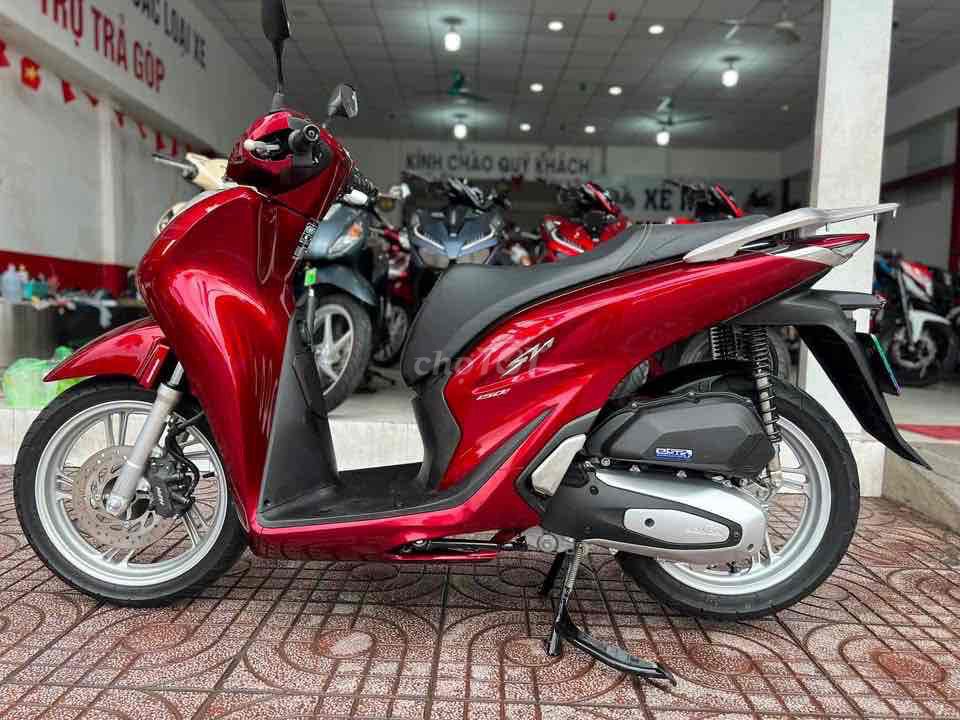 Honda SH 150 CBS 2020 красно-черный 8000 км