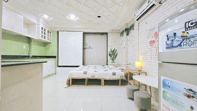 Phòng có dàn bếp lớn, full nội thất, sau lưng Hutech UVK, cực thoáng !