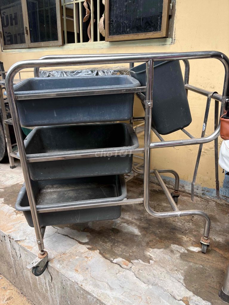 Xe đẩy dọn vệ sinh