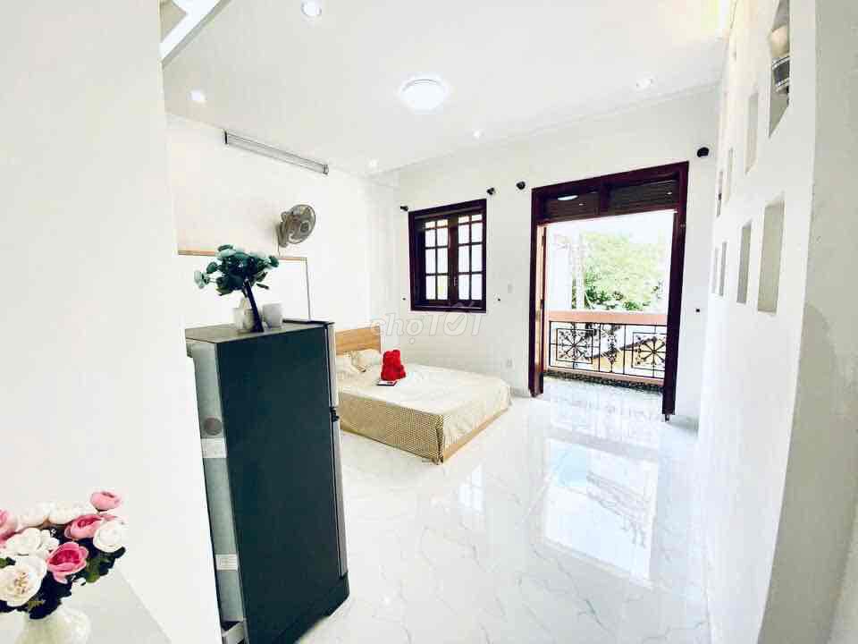 TRỐNG SẴN STUDIO 25M2 FULL NỘI THÂT BAN CÔNG LỚN