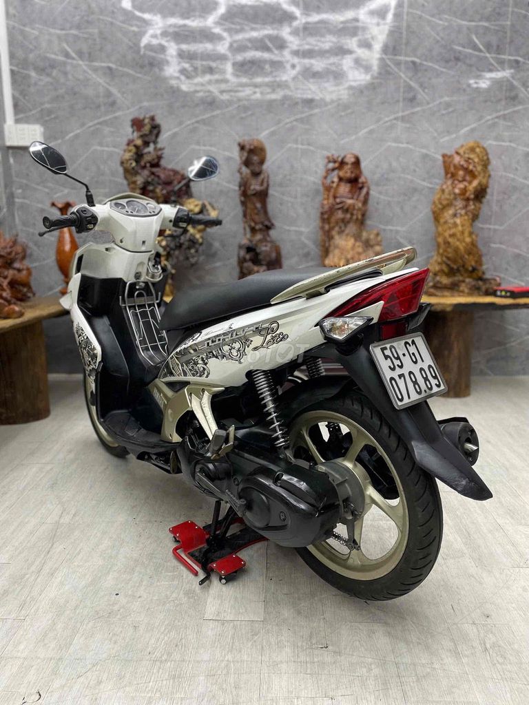 Nouvo4 đẹp, máy êm thì thầm bao vọt biển SG. Mua bán Xe máy tại Quận 8 Tp Hồ Chí Minh được đăng bởi Quân  hình 2