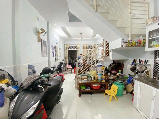 Sát HXH, Nguyễn Văn Công, 35m2, 3 tầng