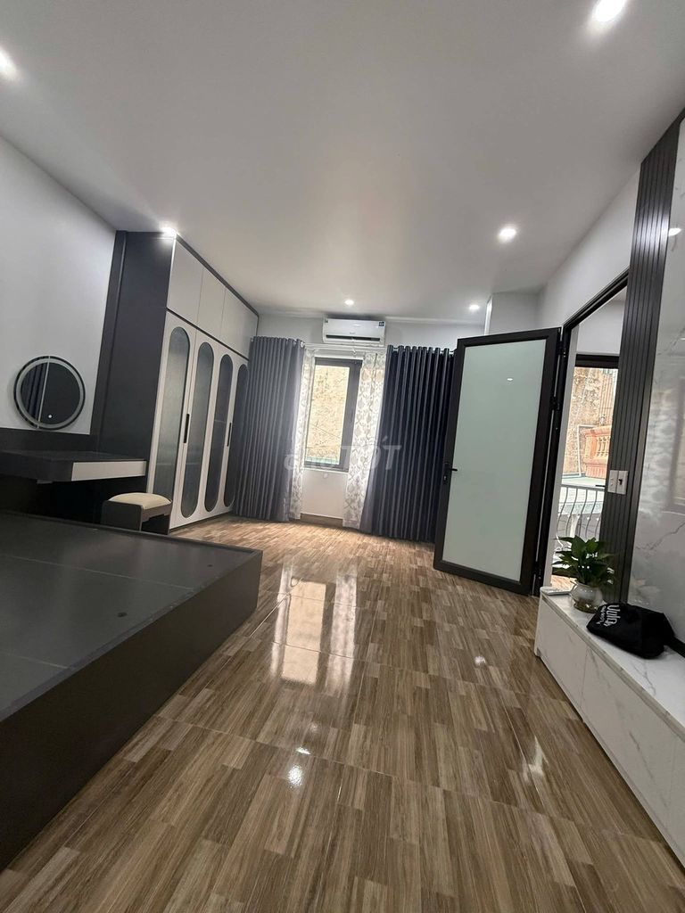 Cho thuê nhà 5 tầng có thang máy Nguyễn Khoái, Hai Bà Trưng