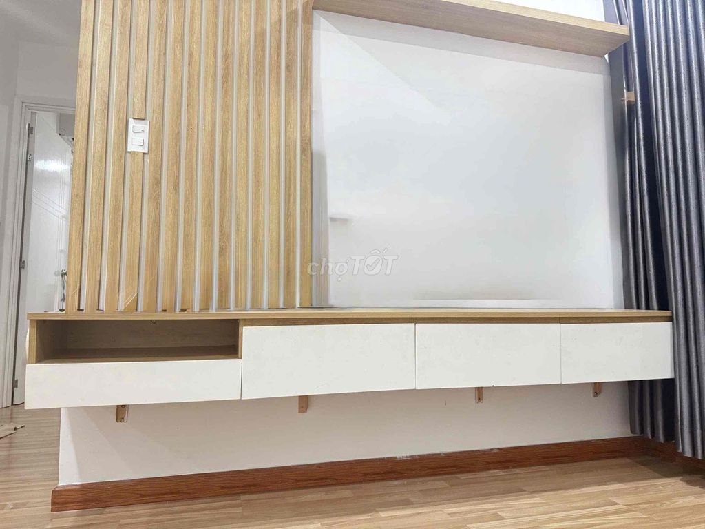 Kệ tivi treo tường gỗ vân gỗ 4 ngăn. Mua bán Tủ, kệ gia đình tại Quận 8 Tp Hồ Chí Minh được đăng bởi QUÁCH MINH TUẤN CƯỜNG hình 1
