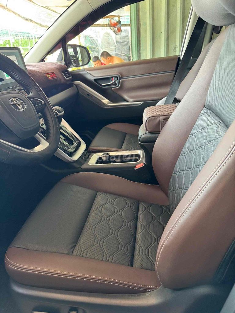 Toyota Innova Cross 2025 2.400KM Thương lượng mạnh. Mua bán Ô tô tại Quận Tân Phú Tp Hồ Chí Minh được đăng bởi TRƯƠNG THANH TUYỀN hình 5