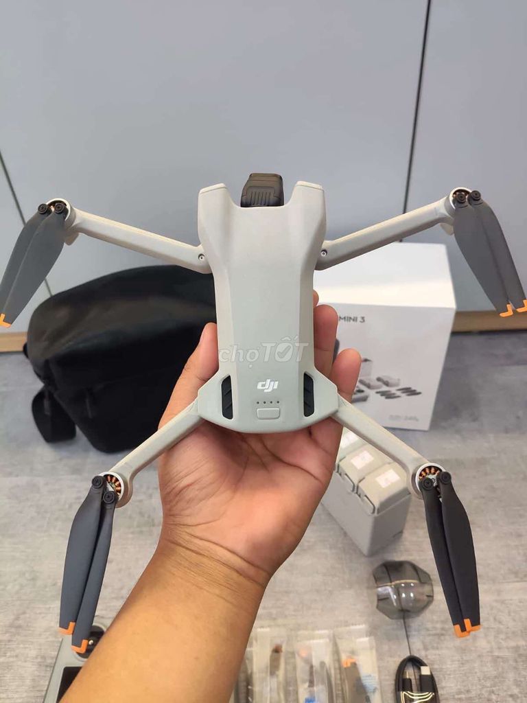 Flycam DJI Mini 3 Xám 2 pin. Mua bán Máy ảnh, Máy quay tại Huyện Nghi Lộc Nghệ An được đăng bởi Ngô Thị Tiếp hình 1