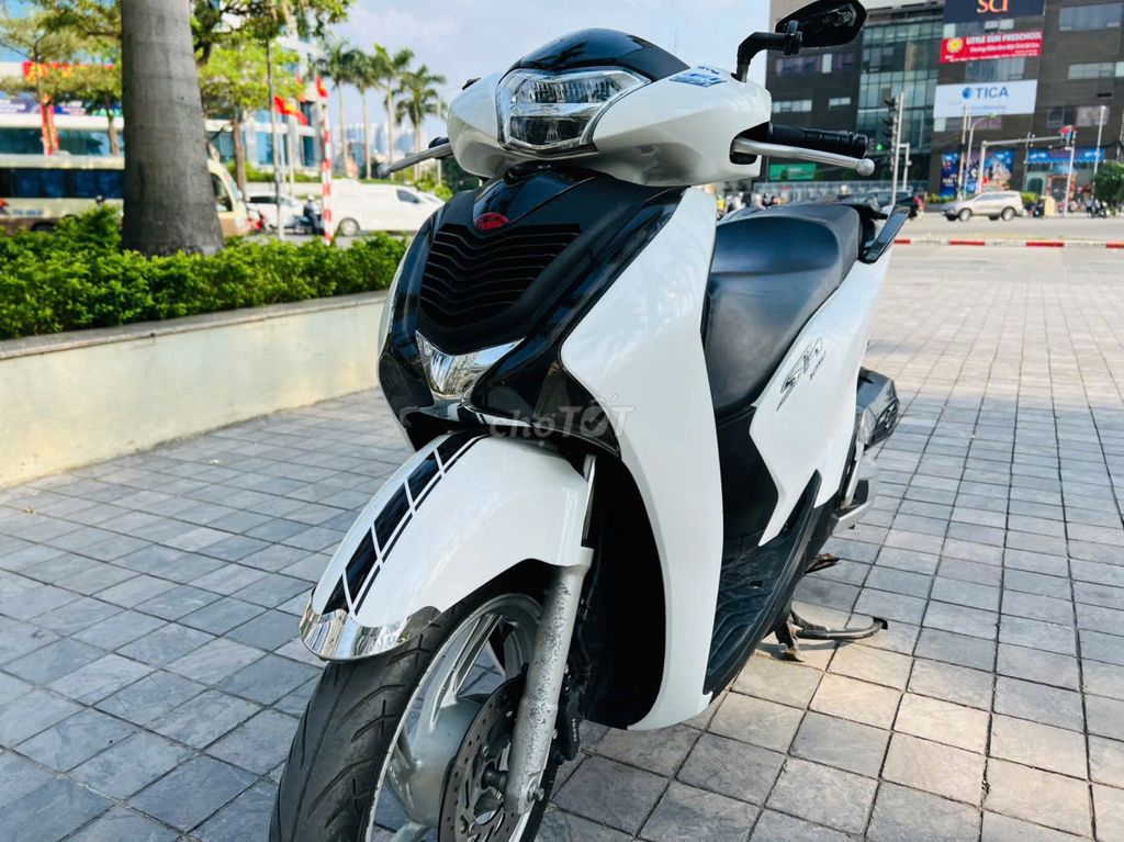 HONDA SH 125I TRẮNG NGUYÊN BẢN BAO SANG TÊN. Mua bán Xe máy tại Quận Nam Từ Liêm Hà Nội được đăng bởi MAI HÒA hình 2