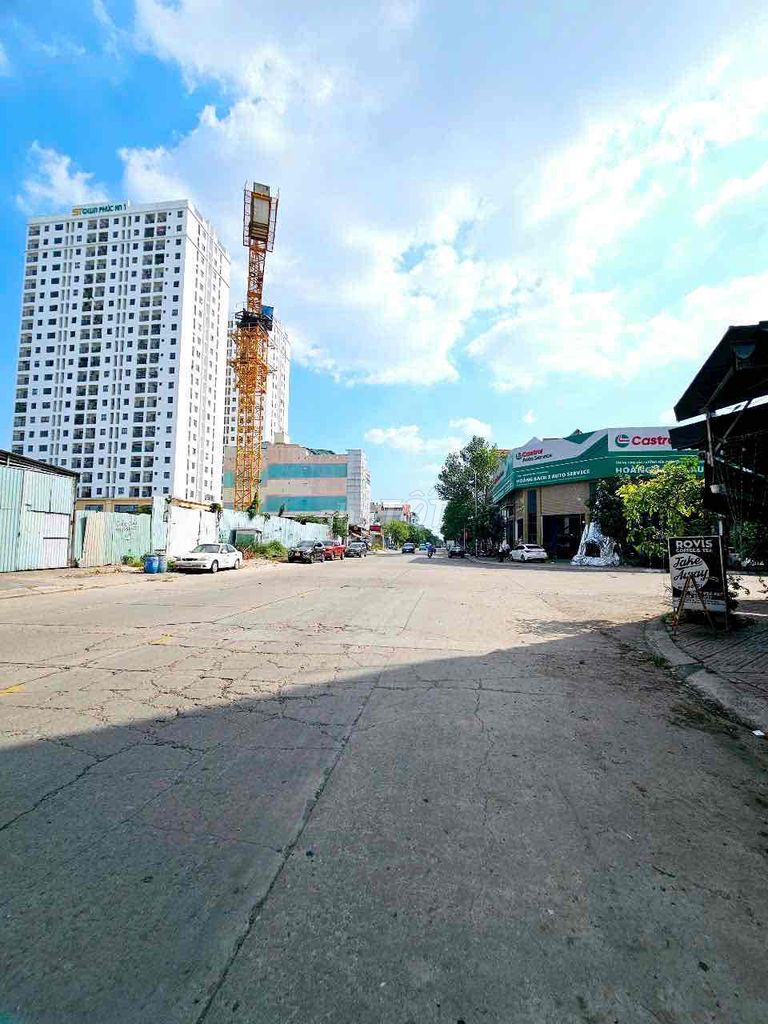 Bán đất mặt tiền kinh doanh ngay ngã tư 550, Vincom Plaza, 97m2 ngang5