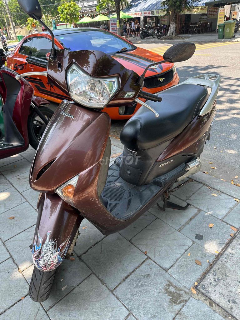Honda Lead Fi с оригинальным кольцом.