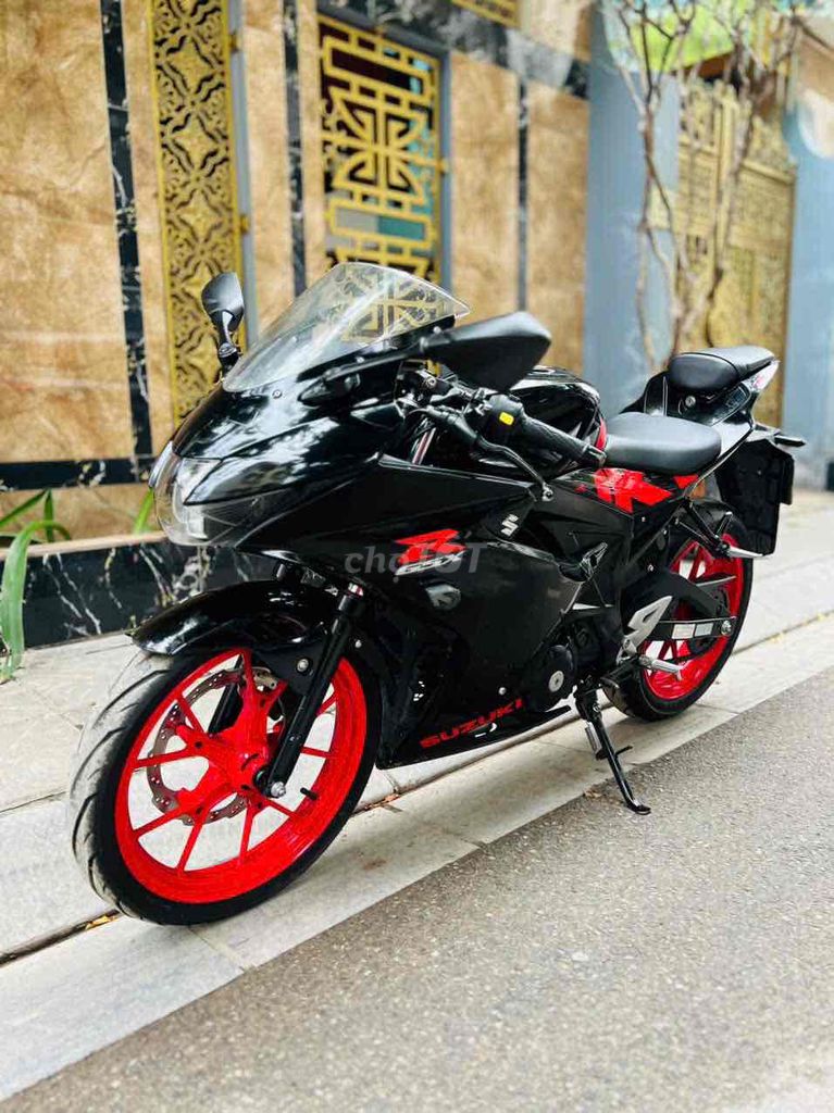 Suzuki gsx R150 cuối 2020 xe nguyên zin đẹp keng .. Mua bán Xe máy tại Quận Cầu Giấy Hà Nội được đăng bởi Tong motor xe may hình 2