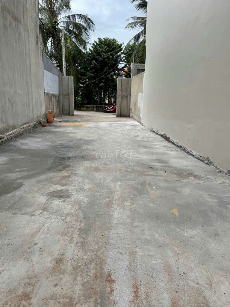 Bán lô đất MT 8m rạch Giao Khẩu, 5.6m x20m full thổ cư. Chung sổ.