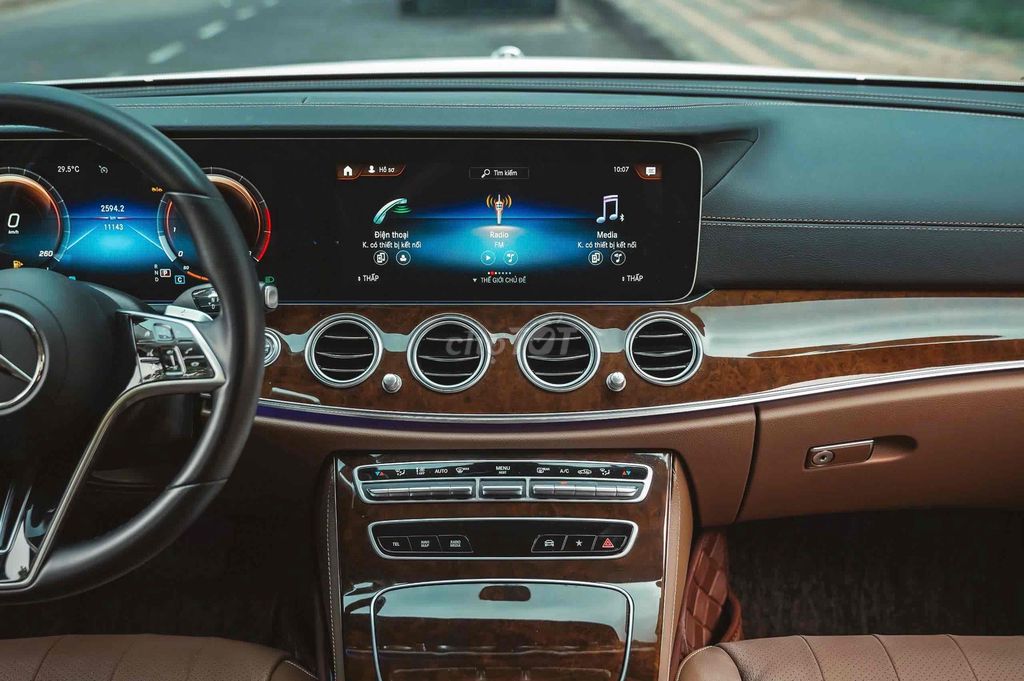 Mercedes Benz E Class 2023 - 6999 km cực đẹp. Mua bán Ô tô tại Quận 7 Tp Hồ Chí Minh được đăng bởi Hoàng Anh Tuấn hình 11