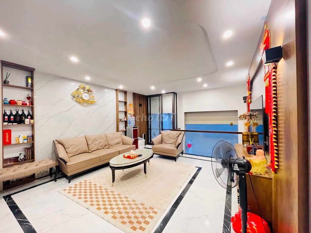 Bán nhà 40m2 5 tầng gần phố Phạm Ngọc Thạch