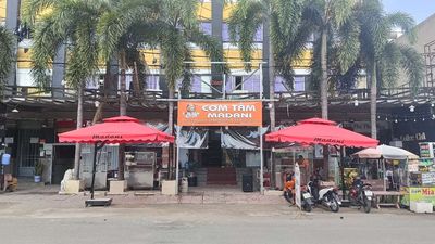 Tuyển Nhân Viên Phụ Quán