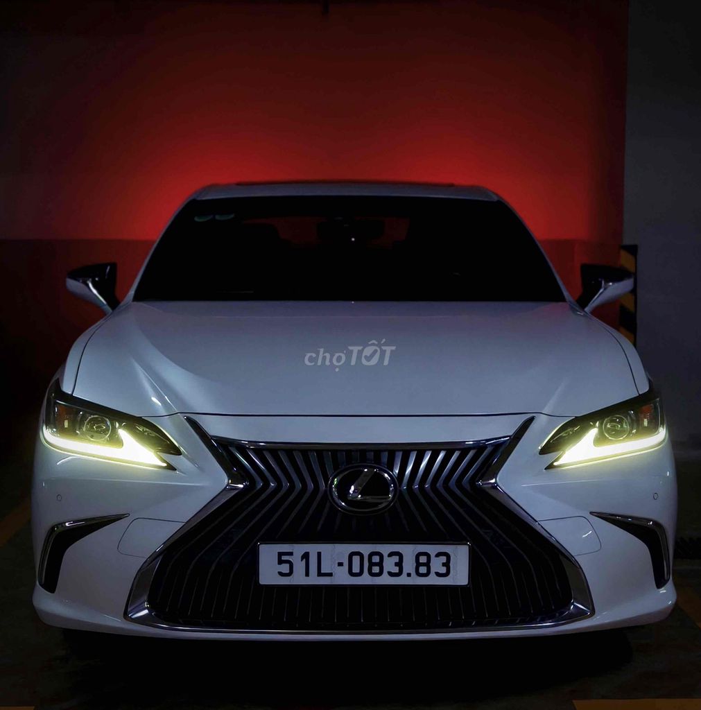 Lexus ES250 2018 Красивый коричневый белый