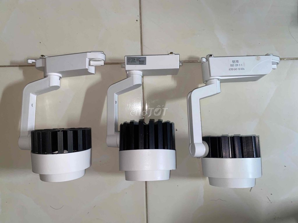 Đèn ray 20W Mới 98%. Mua bán Đèn tại Thành phố Thủ Đức Tp Hồ Chí Minh được đăng bởi Thanh danh hình 1