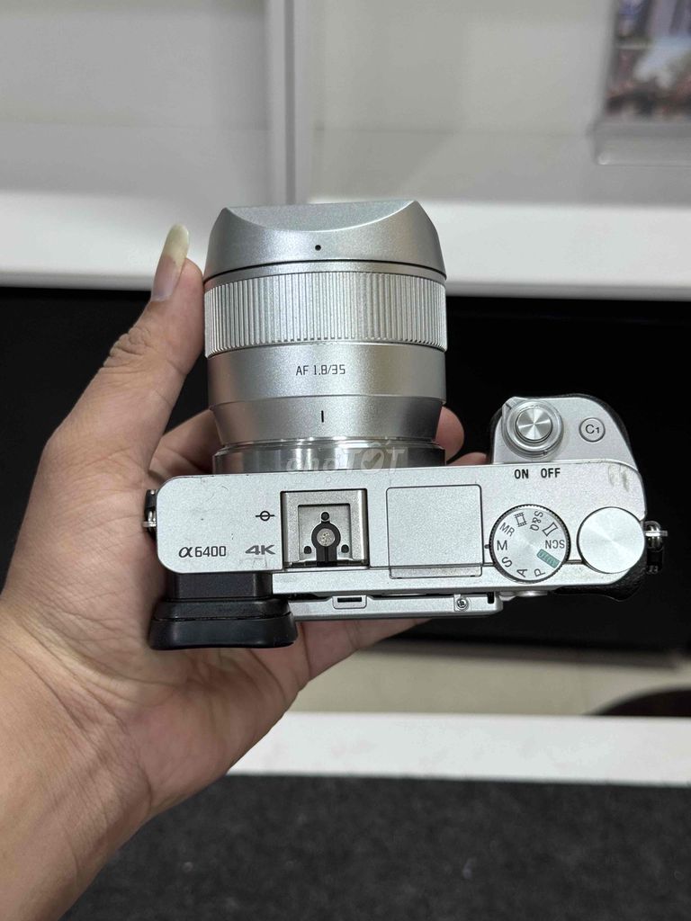 Sony A6400  + lens 35F1.8 + pin sạc thẻ nhớ dây. Mua bán Máy ảnh, Máy quay tại Quận Thanh Xuân Hà Nội được đăng bởi Minh Hải hình 1