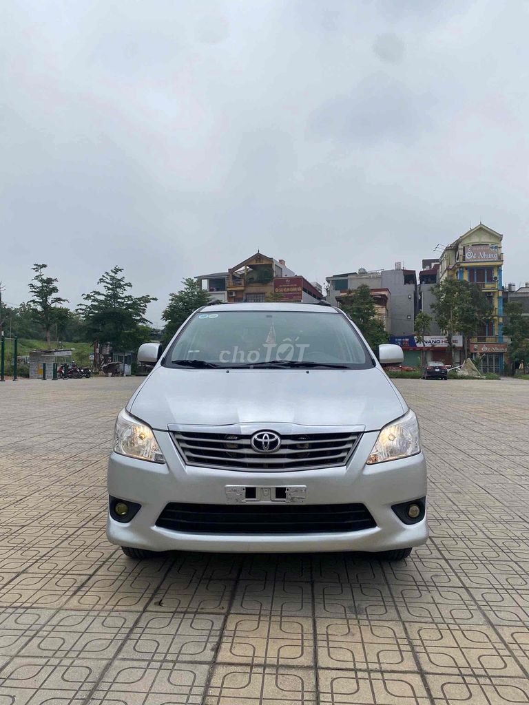 Toyota Innova 2.0E 2012 đk 2013 số sàn 9,8 vạn
