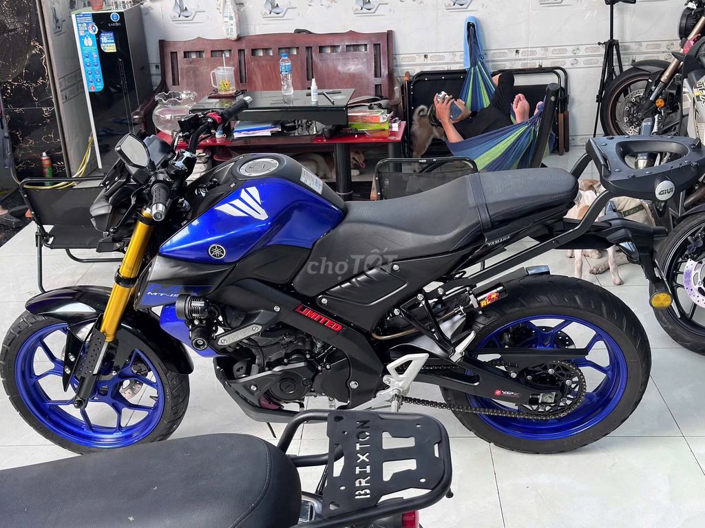 Синяя черная мультиигрушка Yamaha MT15 2021