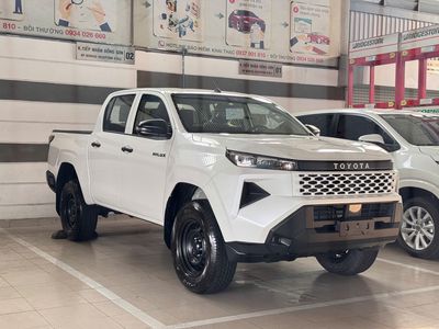 Toyota Hilux 2026 2.8MT Trắng ngọc