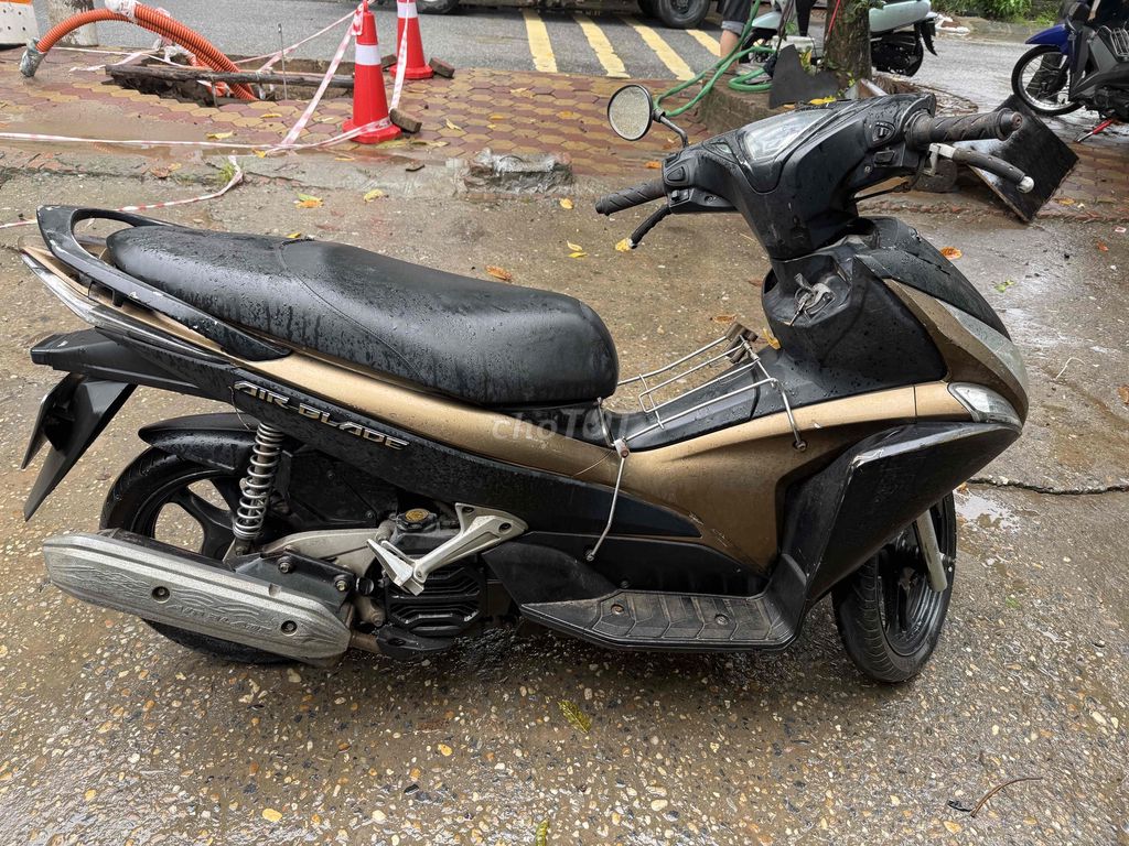 Honda Air Blade черный, золото