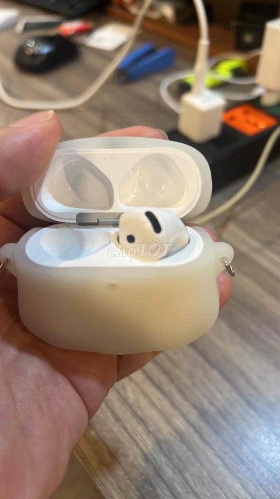 Tai nghe phải Airpod 4. Mua bán Tivi, Âm thanh tại Quận 1 Tp Hồ Chí Minh được đăng bởi Nguyen Hoang Ngoc Tri hình 1