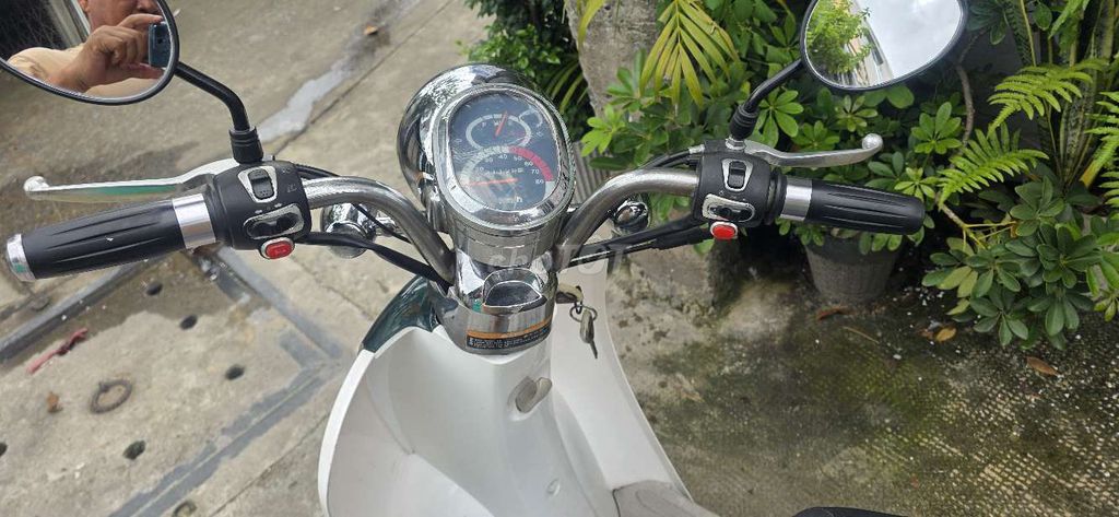 Xe tay ga Crea Scoopy 50cc màu xanh trắng. Mua bán Xe máy tại Huyện Hóc Môn Tp Hồ Chí Minh được đăng bởi Thanh Tung Mai hình 8