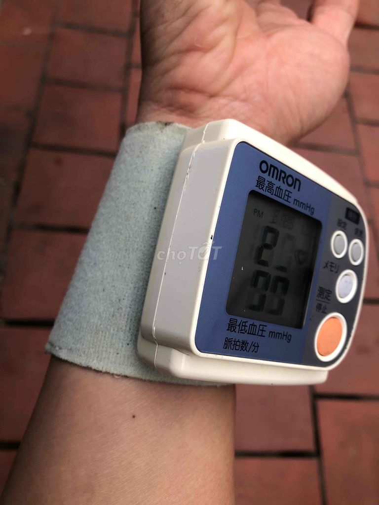 Máy đo huyết áp cổ tay hàng Nhật bãi Omron