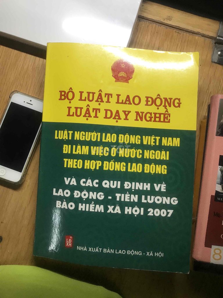 Sách Luật lao động