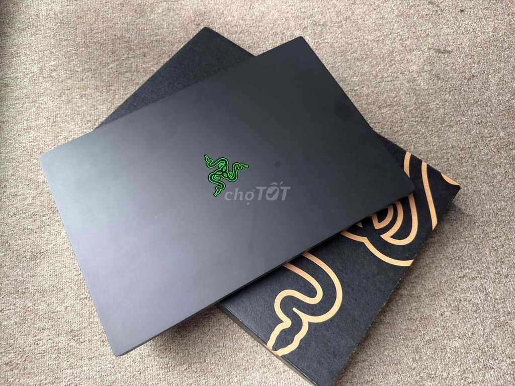 Razer Blade 16 Core i9-14900HX 16 inch. Mua bán Laptop tại Huyện Bình Chánh Tp Hồ Chí Minh được đăng bởi Ngoc Dao hình 1