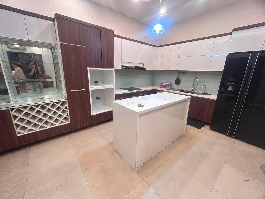 Отдельный дом в переулке Вутхань, Донгда, новый и красивый