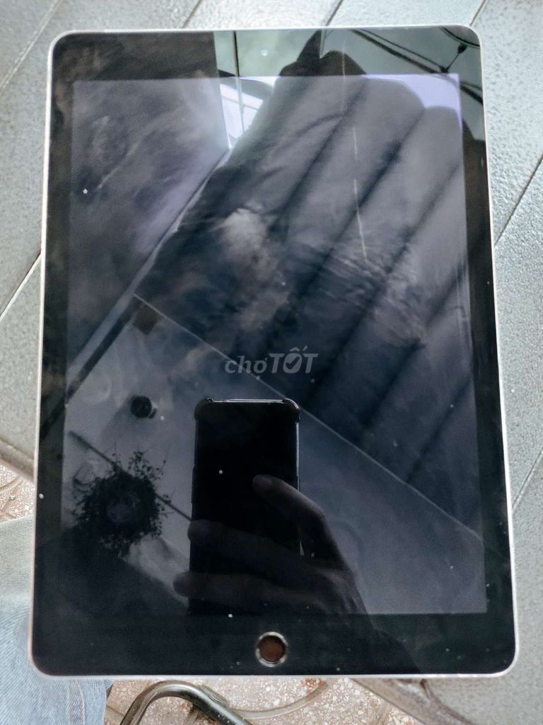 Apple iPad Air 2 Bạc Hỏng. Mua bán Máy tính bảng tại Quận Bình Tân Tp Hồ Chí Minh được đăng bởi Chuyên Xác Sống  hình 1
