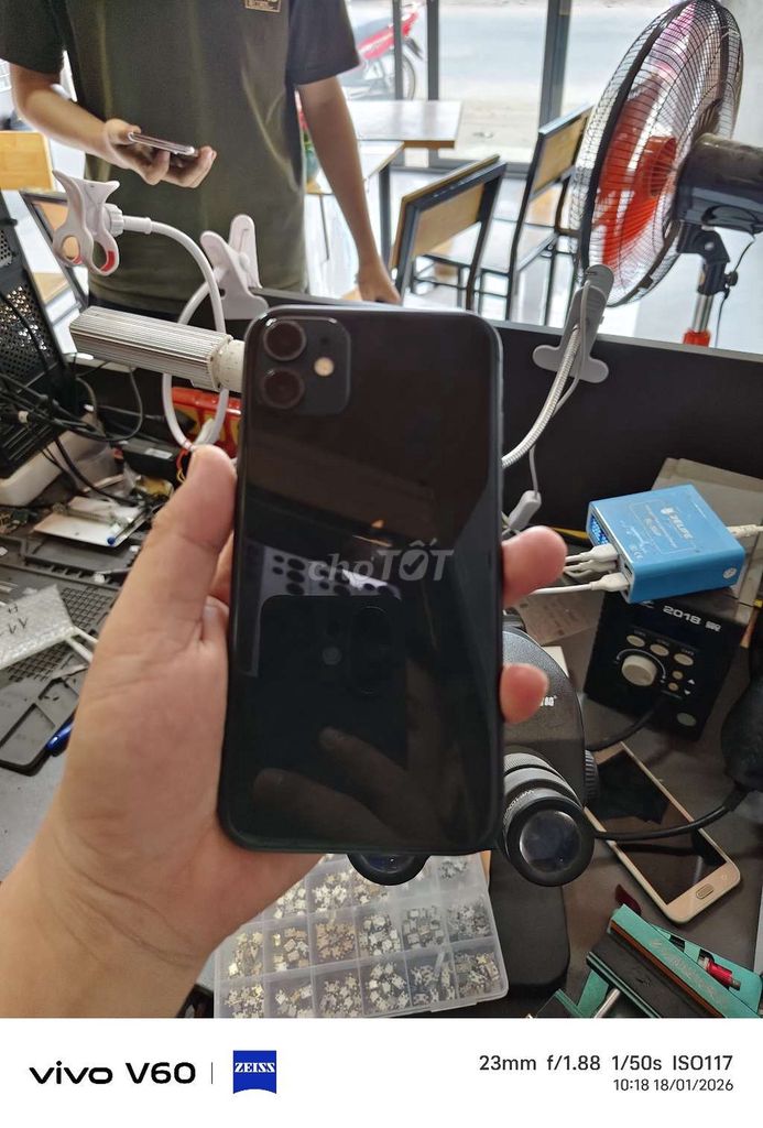 Apple iPhone 11 128GB Đen Đã sử dụng. Mua bán Điện thoại tại Huyện Diễn Châu Nghệ An được đăng bởi Nguyễn Nga hình 1