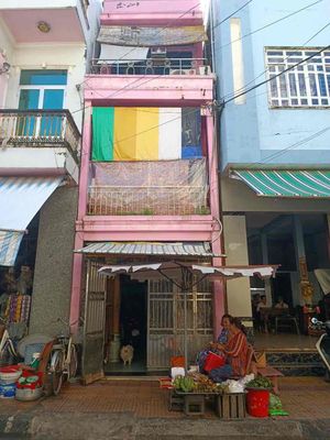 Nhà Mặt Tiền Ngay Trung Tâm Chợ. Mua bán nhà ở tại Huyện Mỹ Xuyên Sóc Trăng được đăng bởi Liễu Thanh