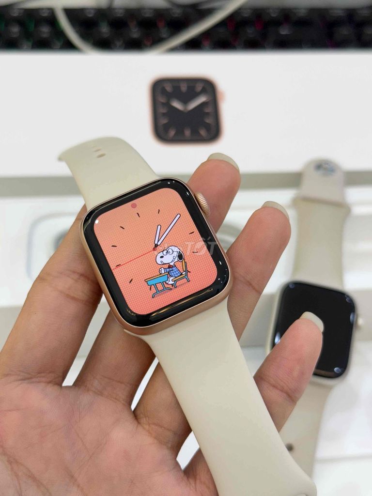 Apple Watch SE 40MM GOLD FULLBOX ZIN ĐẸP 99%