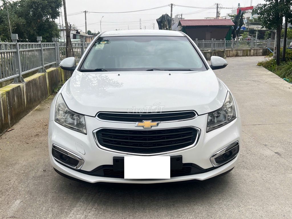 Chevrolet Cruze 1.6 механическая коробка 2018 белый