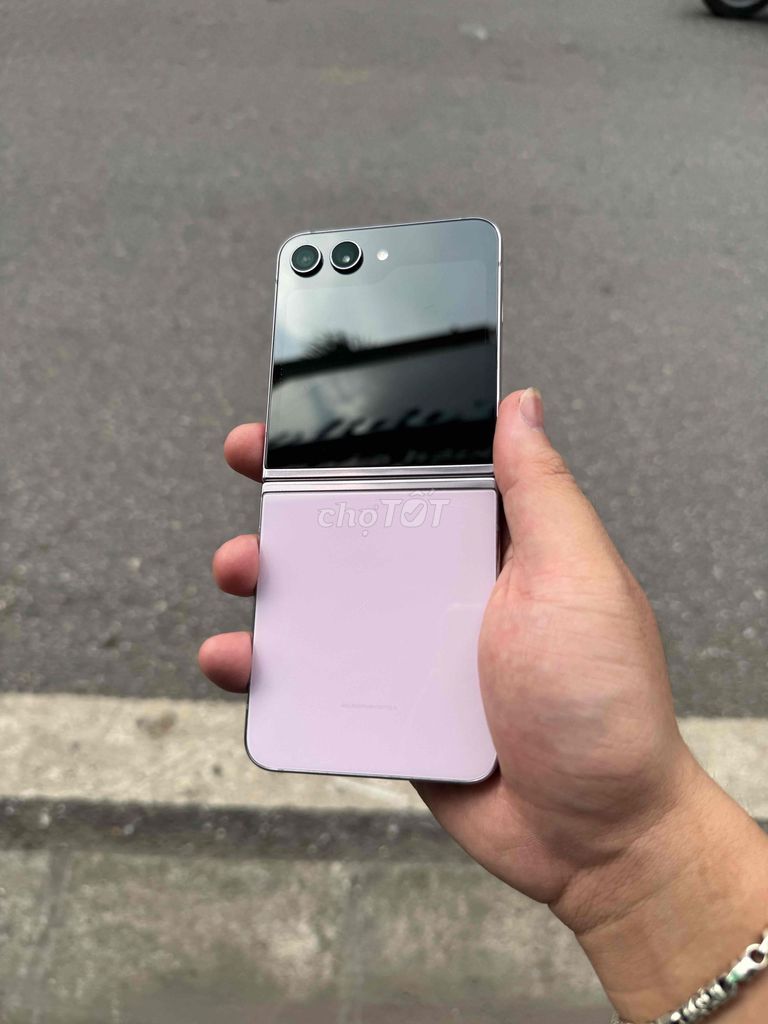 Samsung Galaxy ZFlip5-256GB Tím Hợp Ví. Mua bán Điện thoại tại Quận Long Biên Hà Nội được đăng bởi Duy Hiếu Mobile hình 1