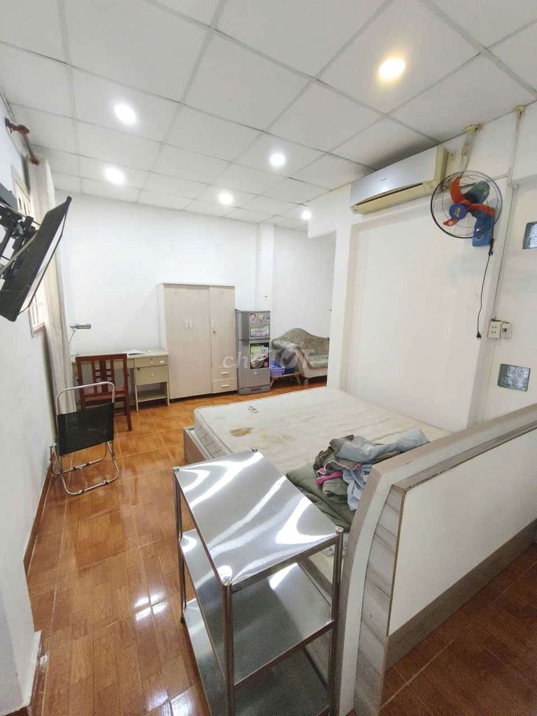 Студия 35м2 с балконом и мебелью на Nguyen Thi Minh Khai, Даркао, 1-й округ