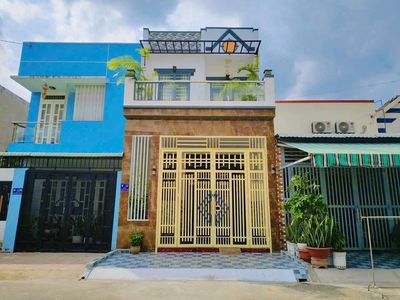 Bán nhà lầu gần cầu lớn hóc môn. Mua bán nhà ở tại Huyện Đức Hòa Long An được đăng bởi thanh nga 