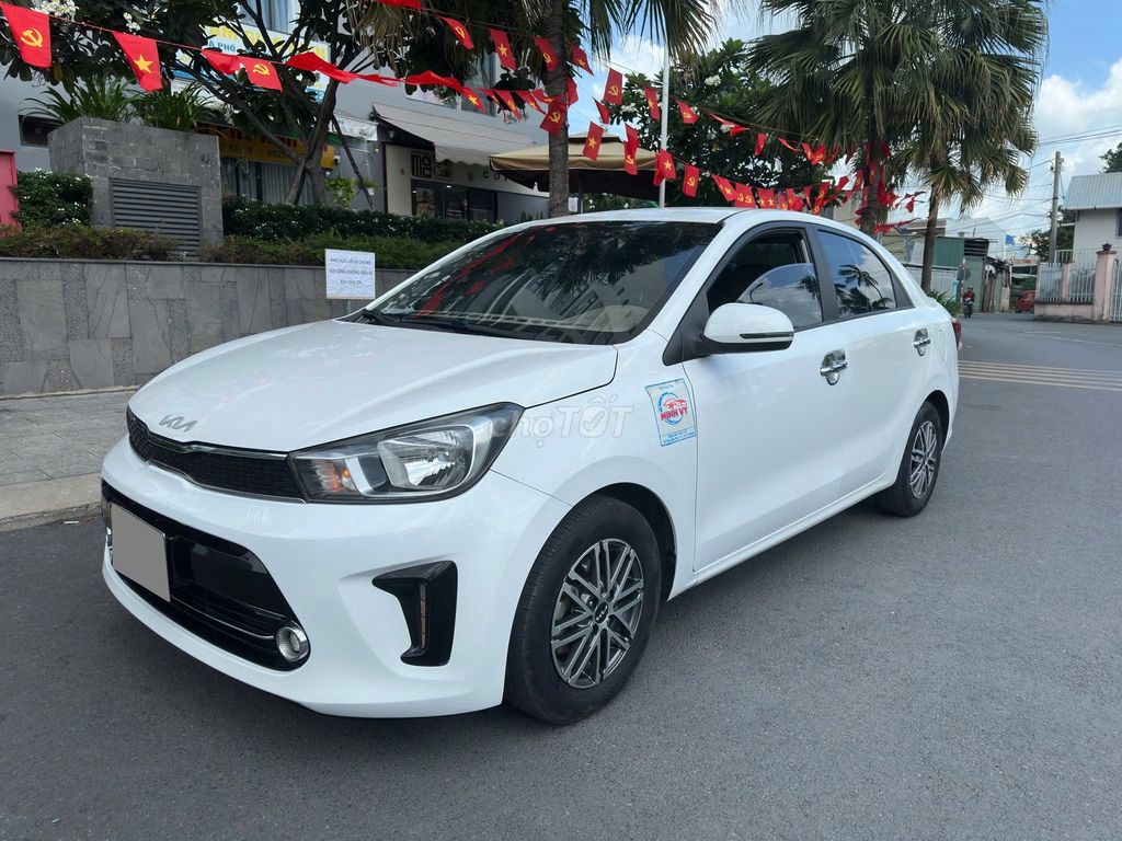 Kia Soluto MT Deluxe 2022 màu trắng