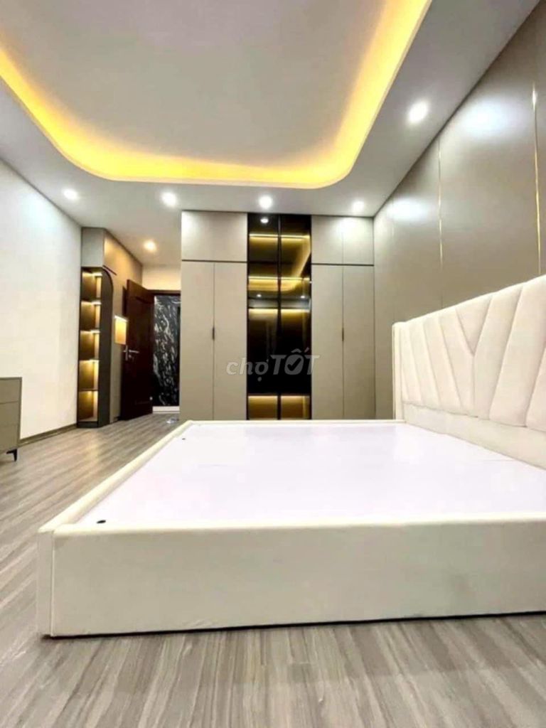 Bán nhà riêng 4 tầng, 36m2, cách vòng xuyến Lê Trọng Tấn 2km, giá 2.7đ