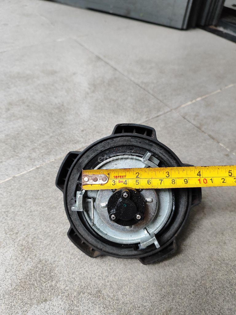 Nắp bình xăng nhựa đen có khóa. Mua bán Phụ tùng xe tại Quận Liên Chiểu Đà Nẵng được đăng bởi Tuyền hình 5